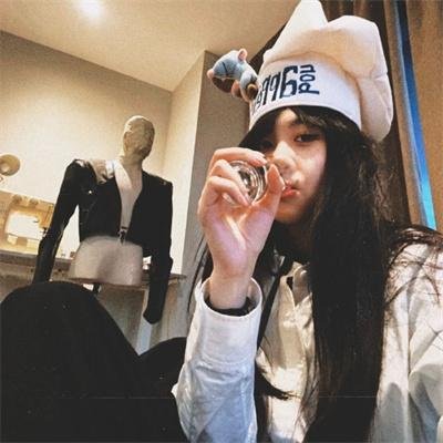摄影师贝尔蒂与海豚零距离
